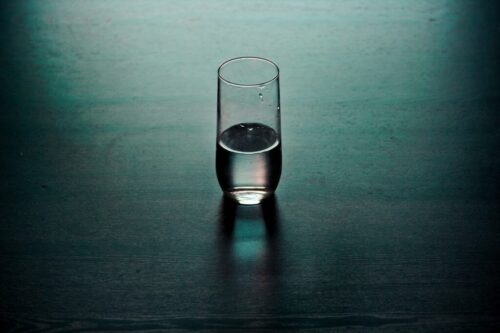 Ist das Glas denn echt nur halb voll – theologische Grabenkämpfe